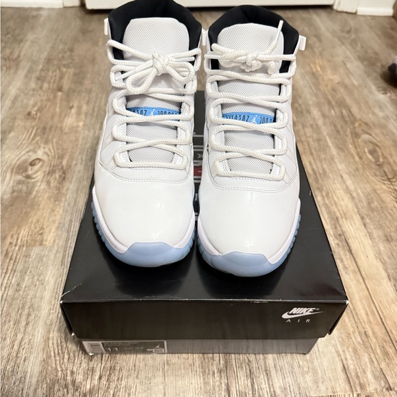 Jordan 11 Retro - Picture 2 of 4